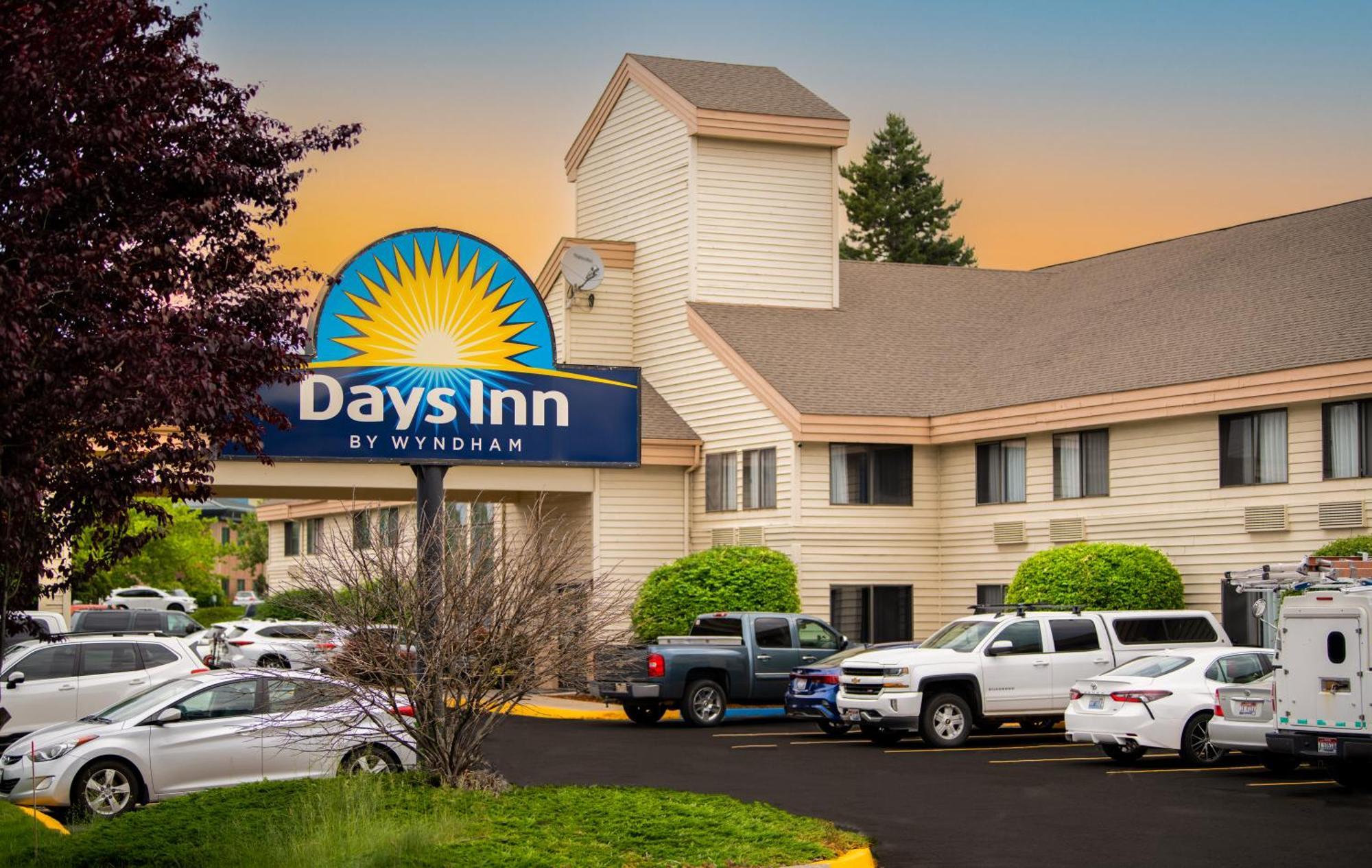 Days Inn By Wyndham Кер д'Ален Екстериор снимка